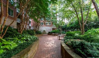 820 N POLLARD St 801, Arlington, VA 22203