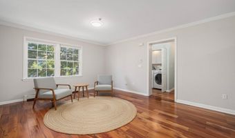 231 Maple Ave 204, Newport, RI 02840