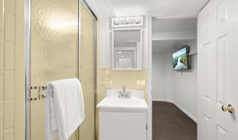 5714 HUNTINGTON Pkwy, Bethesda, MD 20814
