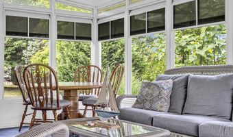 7 Woodlake Ct, Barnegat, NJ 08005