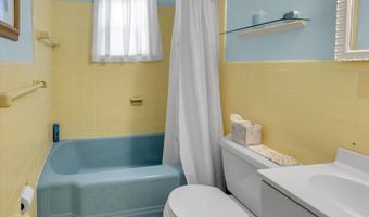 55 Bayside Ave, Amityville, NY 11701