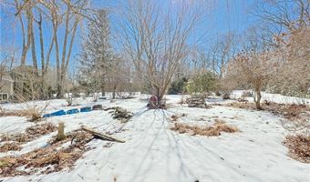 29 N Lake Dr, Barrington, RI 02806