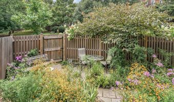 3050 S BUCHANAN St S A2, Arlington, VA 22206