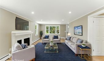 82 Barton Ave, Warwick, RI 02889