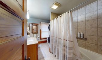 1426 Circle Dr, Albert Lea, MN 56007