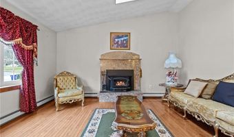 3 Betsy Dr, Bristol, RI 02809