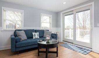 28 Palm Beach Ave, Narragansett, RI 02882