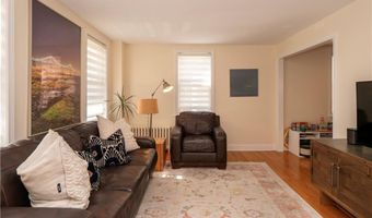 14 Lee Ave, Newport, RI 02840
