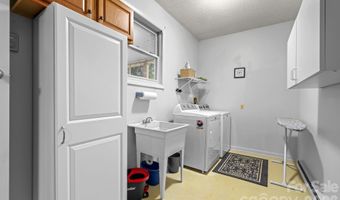 98 Pensacola Ave, Arden, NC 28704