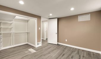 8730 EWING Dr, Bethesda, MD 20817