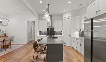 37 Park Sq S, Beaufort, SC 29907