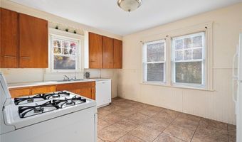 130 Wollaston St, Cranston, RI 02910