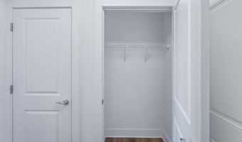 701 N HENRY St 204, Alexandria, VA 22314