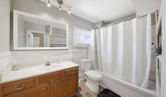 912 Greene St, Adel, IA 50003