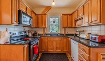48 Central St, Warwick, RI 02886