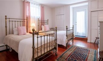 167 Coggeshall Ave A, Newport, RI 02840