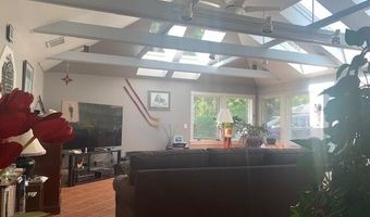 48 13th St, Bangor, ME 04401