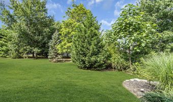 7 Woodlake Ct, Barnegat, NJ 08005