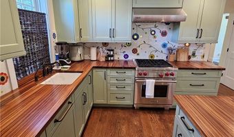 209 Coggeshall Ave, Newport, RI 02840