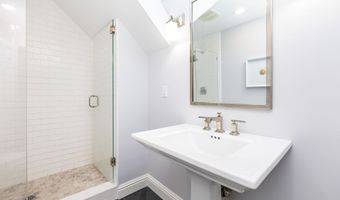 35 Foothills Dr, Avon, CT 06001