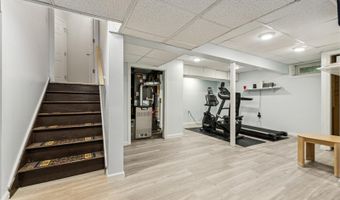 15 Kennedy Ct, Middletown, NJ 07748