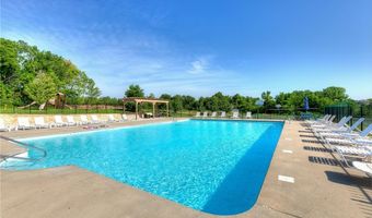 4270 Lake Shore Ct, Basehor, KS 66007