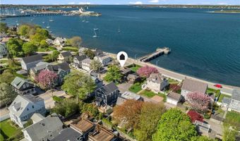 4 Van Zandt Ave, Newport, RI 02840