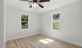 119 E Pearl St, Aurora, MO 65605