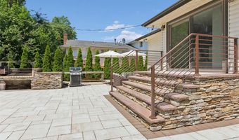 51 Dogwood Rd, Albertson, NY 11507