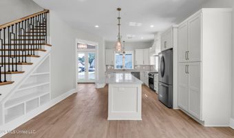 412 Main St, Bay St. Louis, MS 39520