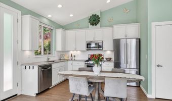 106 Dunn Cir, Ashland, OR 97520