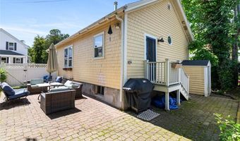 4 Findlay Pl, Newport, RI 02840