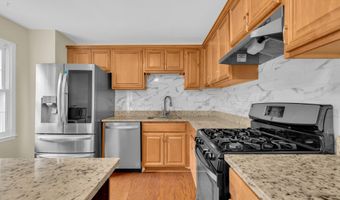 7428 FOUNTAIN HEAD Dr, Annandale, VA 22003