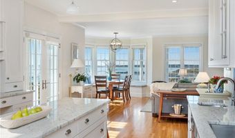 591 Ocean Ave, Newport, RI 02840