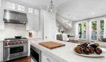 50 School St 7, Newport, RI 02840