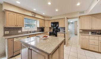 715 W Whiting Ln, Arlington Heights, IL 60004