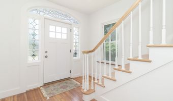 89 Commerce St, Clinton, CT 06413