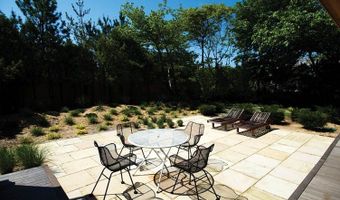 54 Gardiner Dr, Amagansett, NY 11930