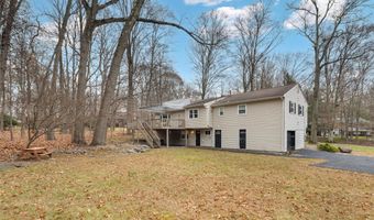 8 Apple Blossom Ct, Airmont, NY 10952