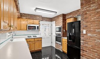 501 Nottingham Dr, Ballwin, MO 63011