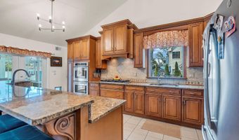 8 Laurel Ln, Bayville, NJ 08721