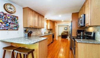 65 Walnut Dr, East Greenwich, RI 02818