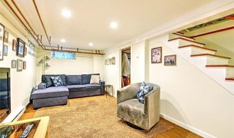 12 Harbour Ter, Cranston, RI 02905