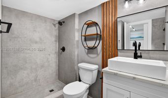 3301 N Country Club Dr 101, Aventura, FL 33180