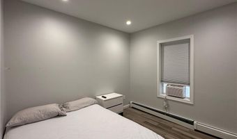 29 Ann St 1, Newport, RI 02840