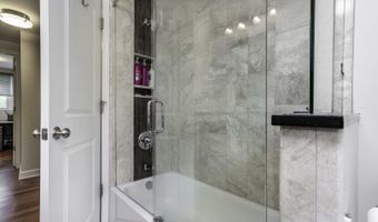 1631 S Surrey Ridge Dr, Arlington Heights, IL 60005