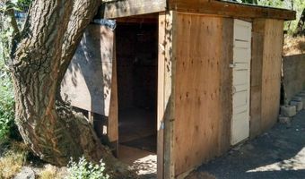 215 N H St, Albion, WA 99163
