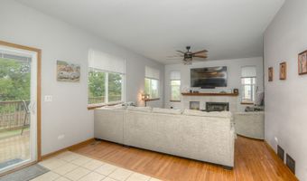 908 Mocking Bird Dr, Antioch, IL 60002