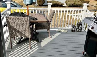 16 Valiant Dr, Coventry, RI 02816