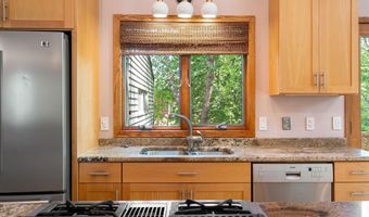 2006 11th Ave NE, Austin, MN 55912